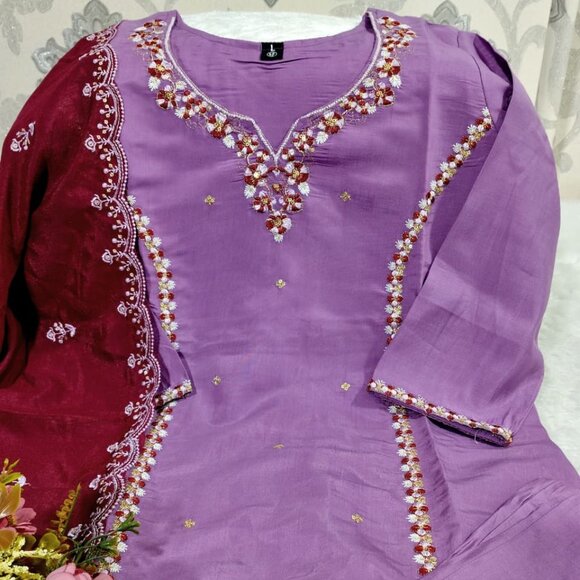 DESIGNER KURTI - Picture 4 of 11